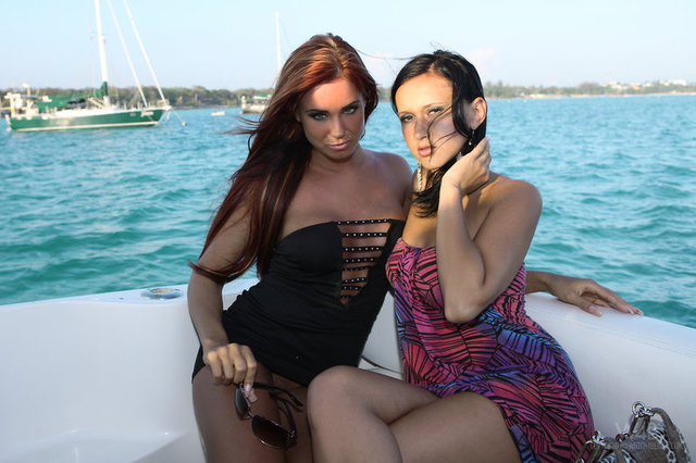 hardcore porn lesbian sex lesbian vibraporn watch beauty yacht