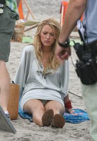 Upskirt Street Photos celebrity photos lhgxckk blake lively upskirt gossip girl set gallery